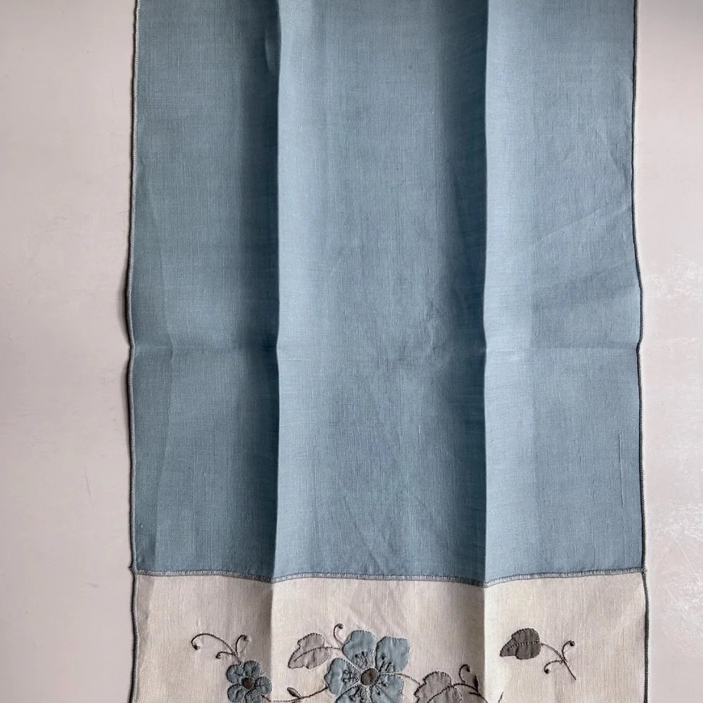 Vintage Set of 4 Embroidered Blue & Floral Finger Tip Towels